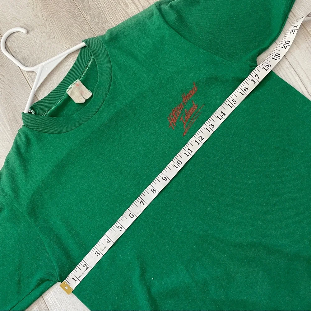 Vintage Hilton Tshirt head island single stitch mens Green (small) casual basic